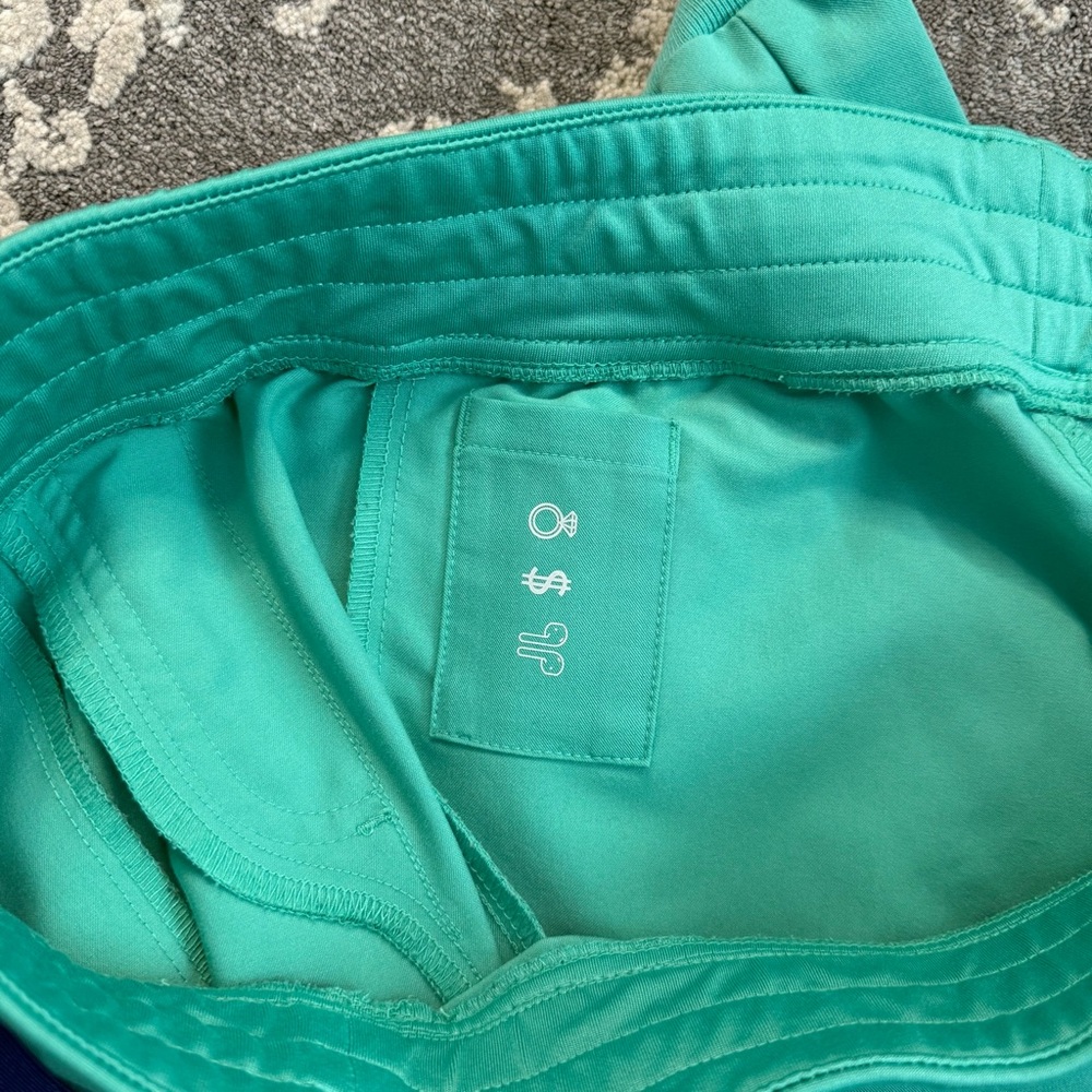 FIGS Surgical Green Scrub Set - Picture 9 of 10